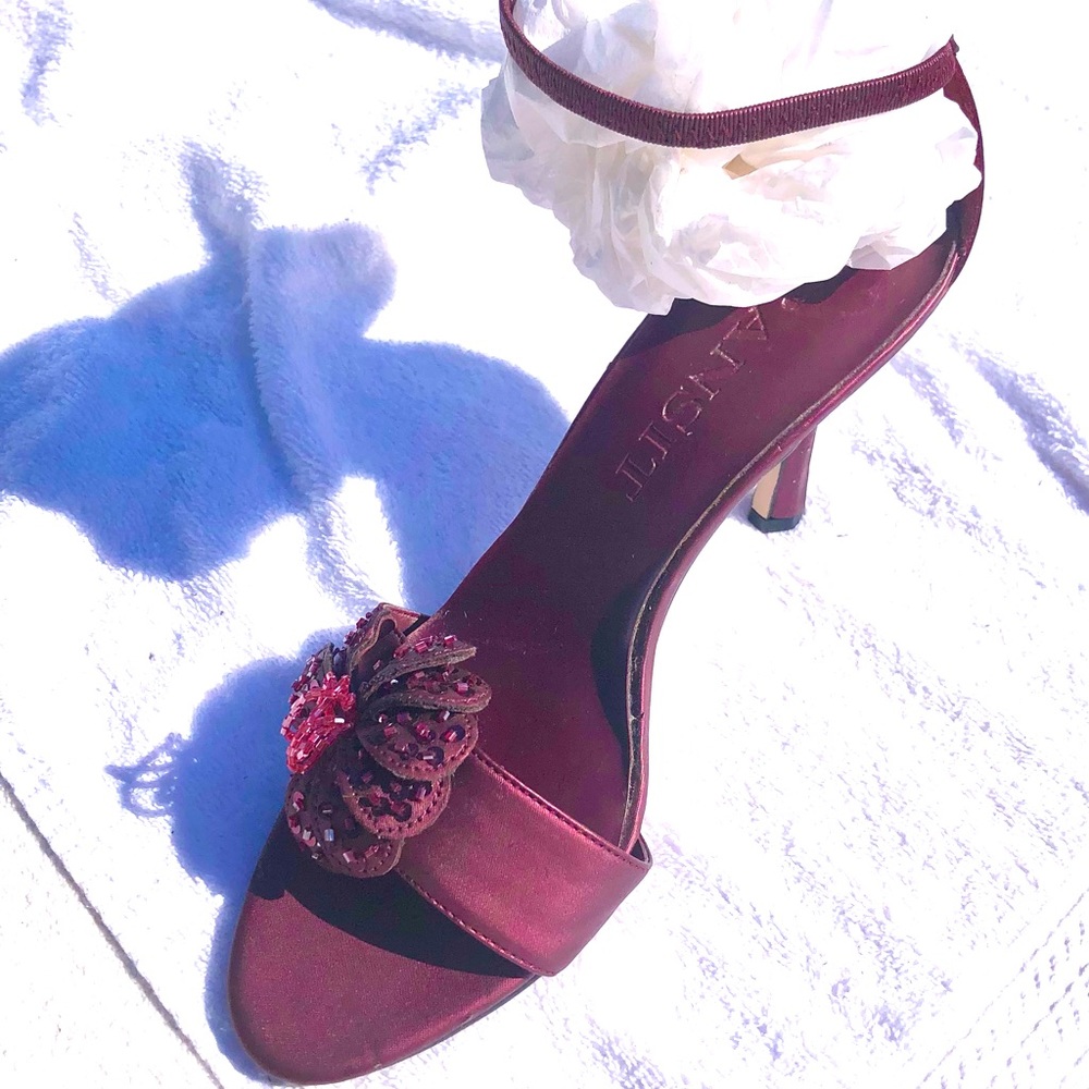Elegant party, wedding, special event high heels shoe with elastic ankle band.